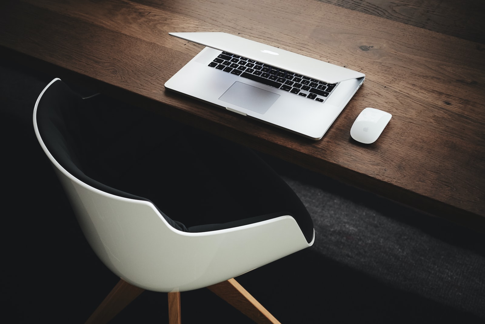 Five benefits of a clean and tidy desk to well-being